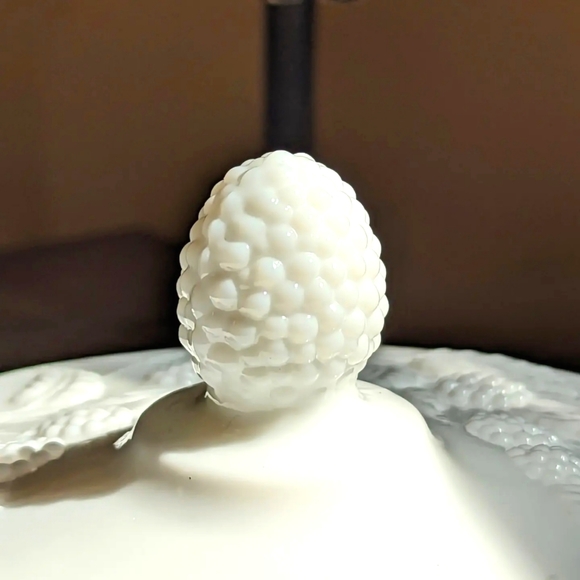 Vintage Fostoria 1960s Berry Milk Glass Candy Dish - Picture 3 of 7